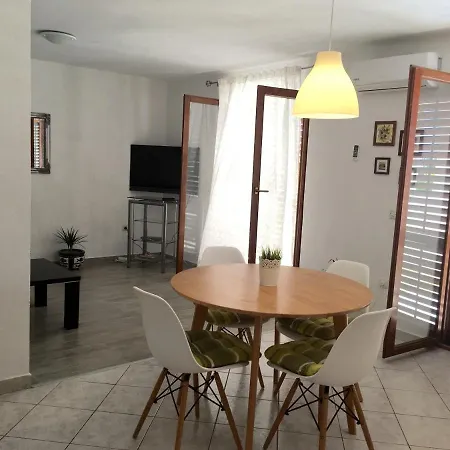 Bugenvila * Rogoznica (Sibenik-Knin)