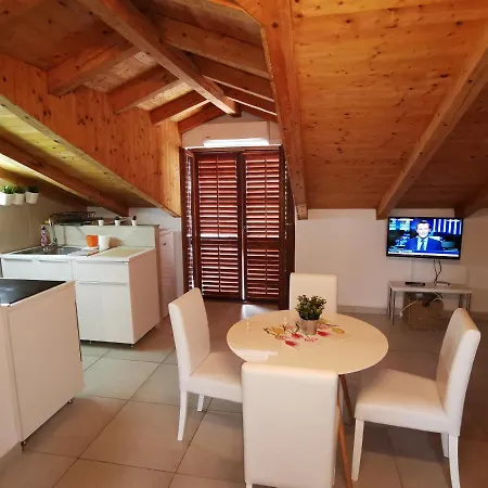 Bugenvila * Rogoznica (Sibenik-Knin)