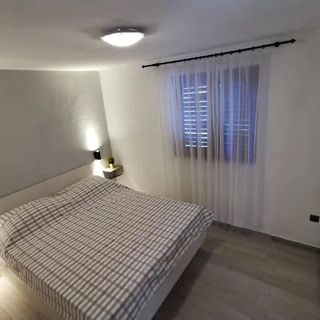 Apartment Bugenvila *