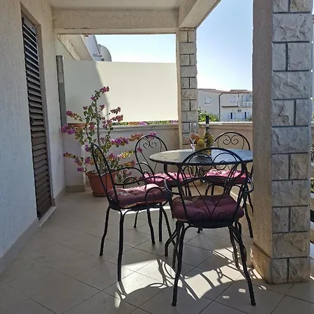 Apartment Bugenvila