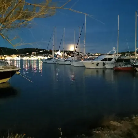 Apartment Bugenvila *