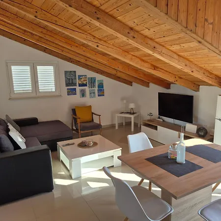 Bugenvila * Rogoznica (Sibenik-Knin)