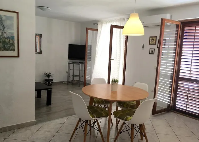 Bugenvila * Rogoznica (Sibenik-Knin)