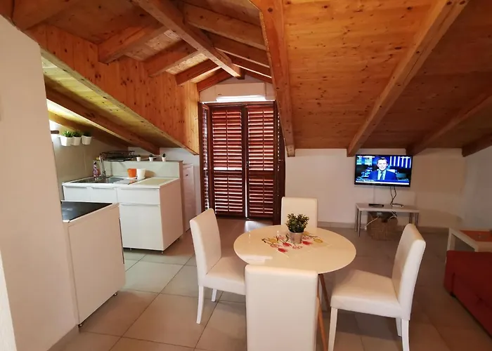 Bugenvila * Rogoznica (Sibenik-Knin)